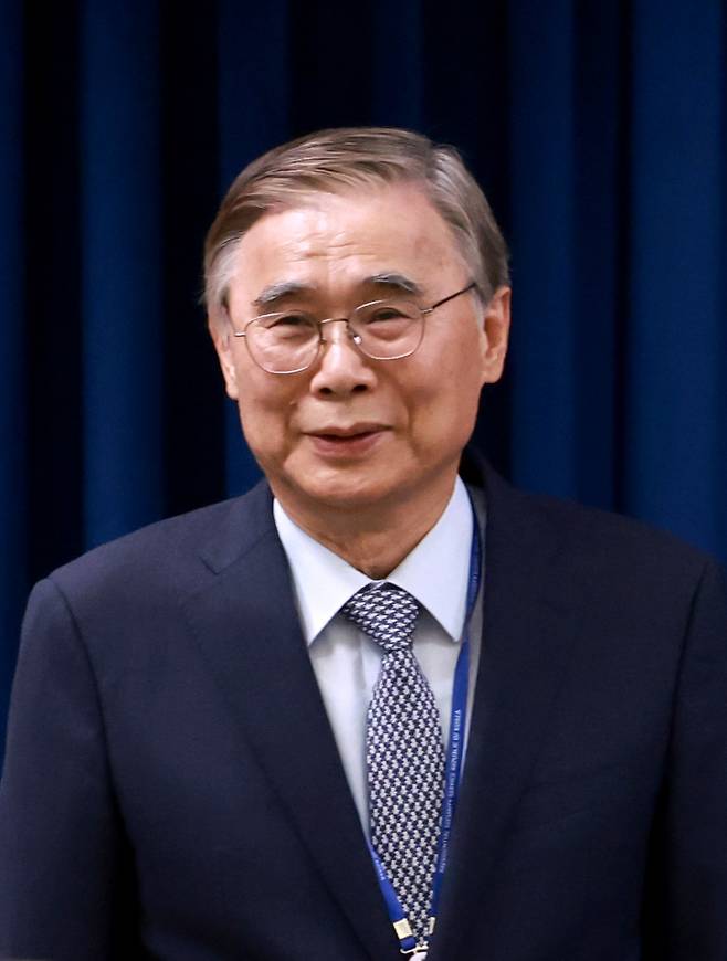 지난 4일 서울 용산 대통령실 청사에서 열린 이재명 정부 첫 인사브리핑에서 이종석 신임 국가정보원장 후보자가 소개되고 있다. [연합]