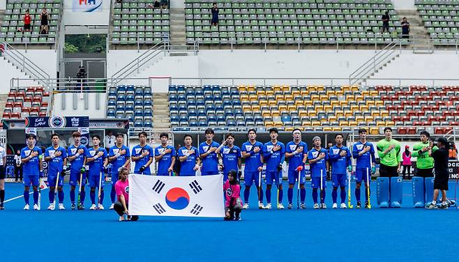 [서울=뉴시스] 웨일스전을 앞둔 한국 선수단. (사진=대한하키협회 제공) *재판매 및 DB 금지