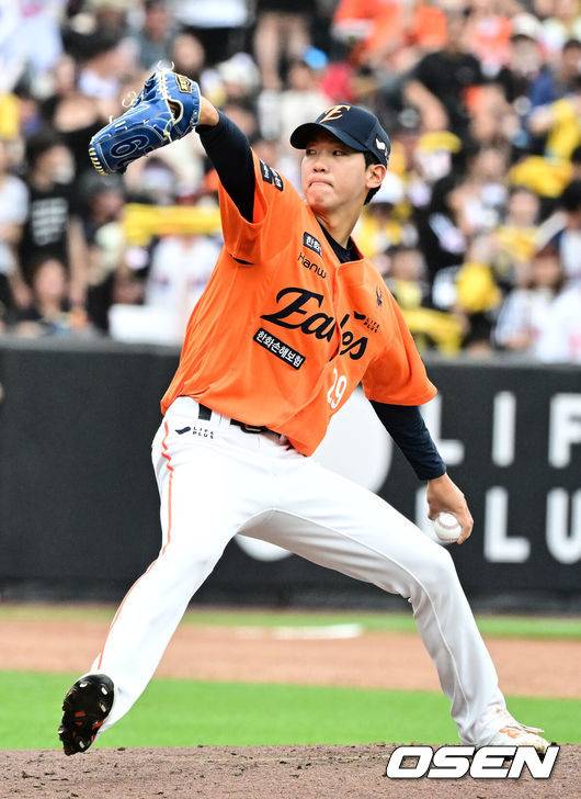 [OSEN=대전, 지형준 기자] 4회초 한화 황준서가 역투하고 있다. 2025.06.15 /jpnews@osen.co.kr