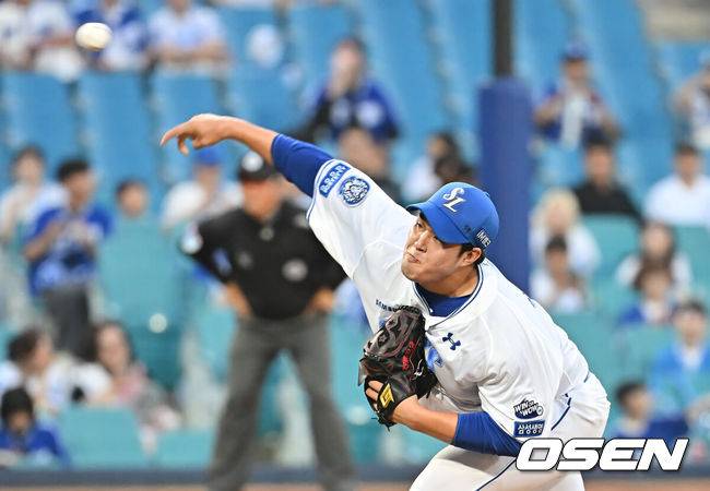 [OSEN=대구, 이석우 기자] 14일 대구삼성라이온즈파크에서 2025 신한 SOL 뱅크 KBO 리그 삼성 라이온즈와 KT 위즈의 경기가 열렸다. 홈팀 삼성은 후라도가, 방문팀 KT는 쿠에바스가 선발 출전했다. 삼성 라이온즈 김대호가 역투하고 있다. 2025.06.14 / foto0307@osen.co.kr