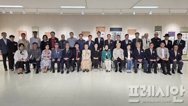 ▲제20회 제주특별자치도 서예·한글서예연합전 참석자.ⓒ프레시안