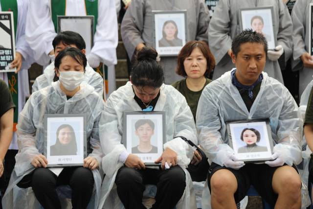▲ 27일 서울역에서 열린 아리셀 참사 시민추모제. ⓒ프레시안(최용락)