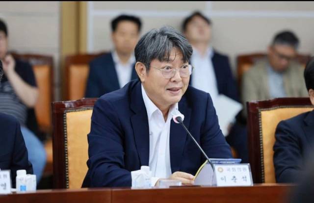 ▲더불어민주당 4선인 이춘석 의원(익산갑)이 새 정부와 더불어민주당 등 당정에서 핵심 역할을 잇따라 맡아 어깨가 무겁다. ⓒ이춘석 의원실