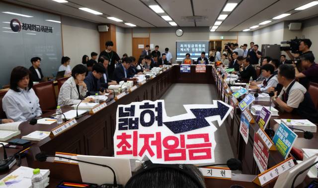 ▲10일 정부세종청사에서 내년도 최저임금을 결정할 최저임금위원회 4차 전원회의가 열리고 있다. ⓒ연합뉴스