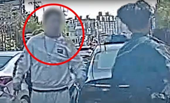 4월 26일 오전 9시 40분쯤 대전 서구 도마동의 한 도로에서 음주운전·난폭운전·공무집행방해 등 혐의로 현행범 체포되는 30대 남성. 경찰청 공식 유튜브(대전서부경찰서 제공)