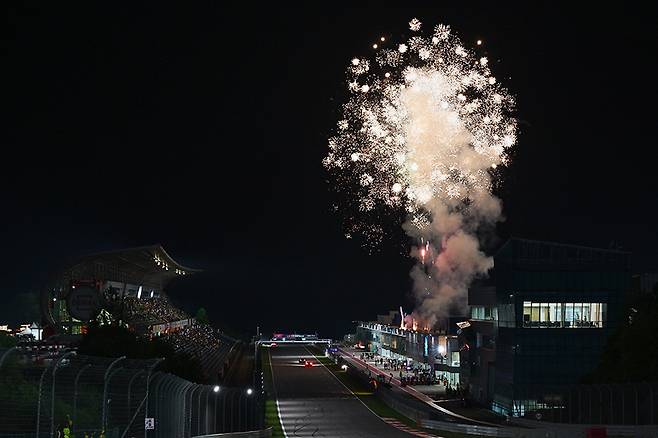 나이트 레이스의 종료를 달린 불꽃놀이. 사진: 김학수 기자