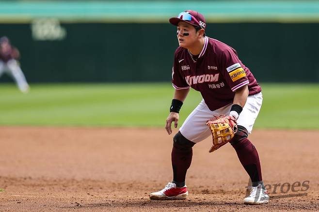 키움 내야수 최주환은 15일 잠실 두산전에서 불안한 수비 탓에 중도 교체됐다. 사진제공|키움 히어로즈