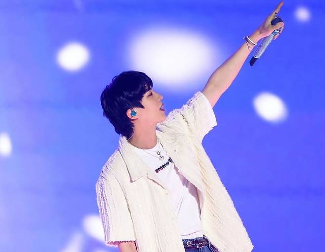 방탄소년단 진, '美의 남신' 완벽 라이브..전 세계 팬 환호