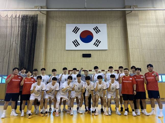 남자주니어핸드볼대표팀 선수단.  /사진=대한핸드볼협회