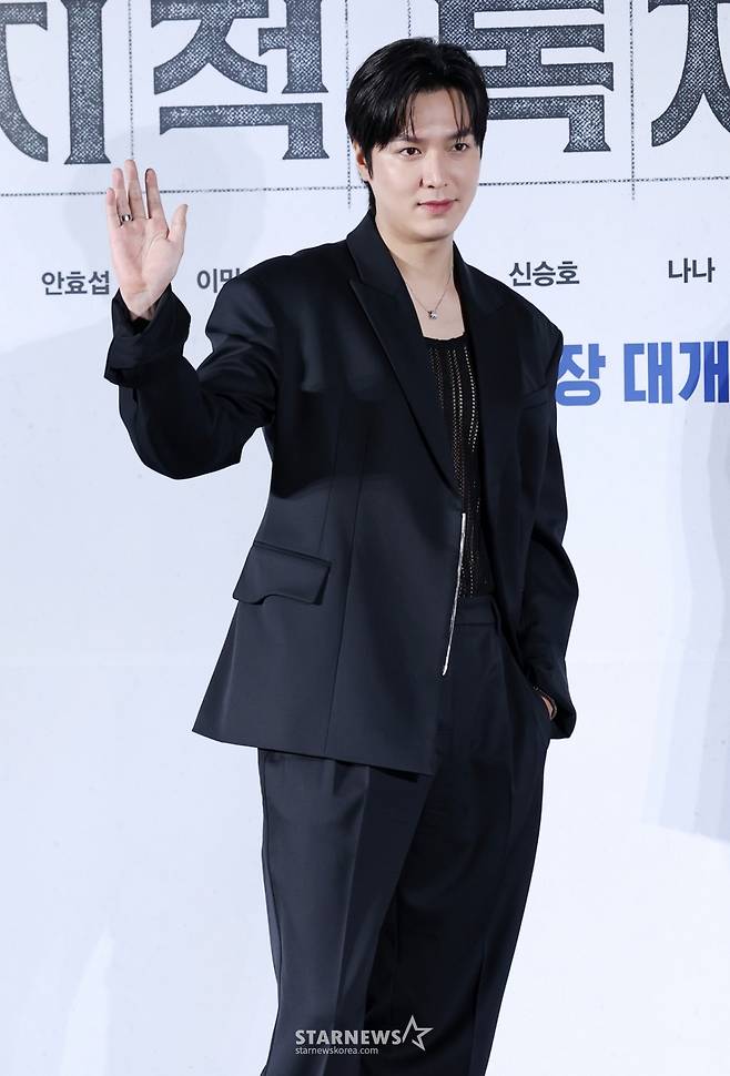 배우 이민호가 17일 서울 광진구 롯데시네마 건대입구에서 진행된 영화 '전지적 독자 시점(김병우 감독)' 제작보고회에 참석해 포즈를 취하고 있다. /2025.06.17 /사진=김휘선 hwijpg@