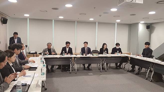 정부가 간담회를 열고 가격 인상 자제를 당부했지만, 투썸플레이스는 한달 뒤 가격인상을 단행했다.[사진｜뉴시스]