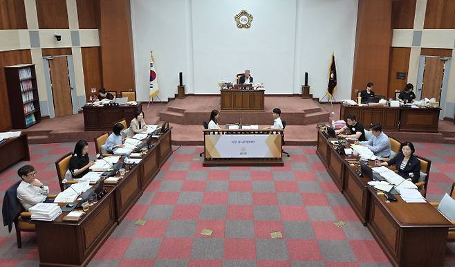 군포시의회 제282회 정례회 행정사무감사 특별위원회가 18일 진행되고 있다. 사진=군포시의회