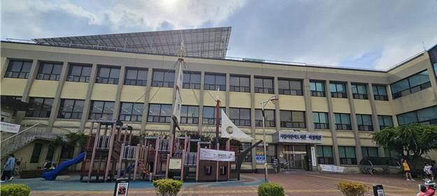 준공된지 20년 넘은 이천시립어린이도서관 전경. 사진=이천시청