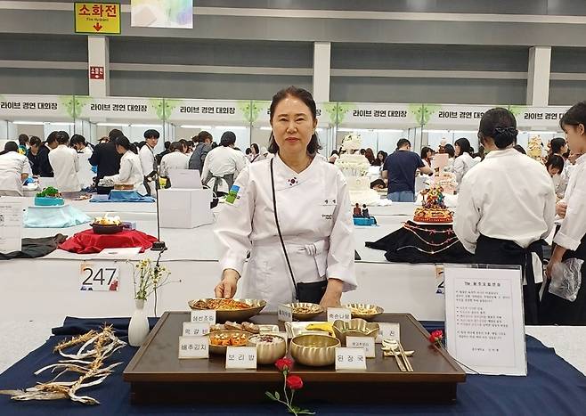 광주대 식품영양학과에 재학 중인 장영애씨가 최근 한 달 사이 3개 요리대회에서 5개 상을 휩쓸어 화제다. 사진은 지난달 23일 열린 2025 Korea International Culinary & Pastry Competition 한식요리 부문에서 장씨가 선보인 ‘더 광주 한식밥상’.<광주대학교 제공>