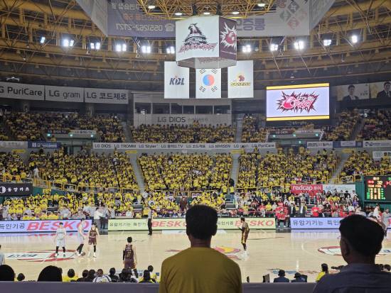 창원에서 열린 LG세이커스 농구경기 모습.