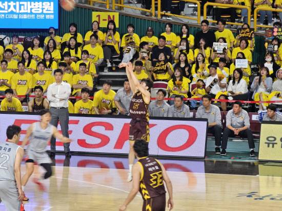 창원에서 열린 LG세이커스 농구경기 모습.