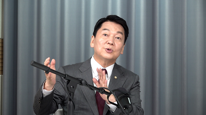 18일 영남일보 스튜디오에서 진행된 '박재일의 직설사설'에서 국민의힘 안철수 의원이 발언하고 있다. 이형일기자 hilee@yeongnam.com