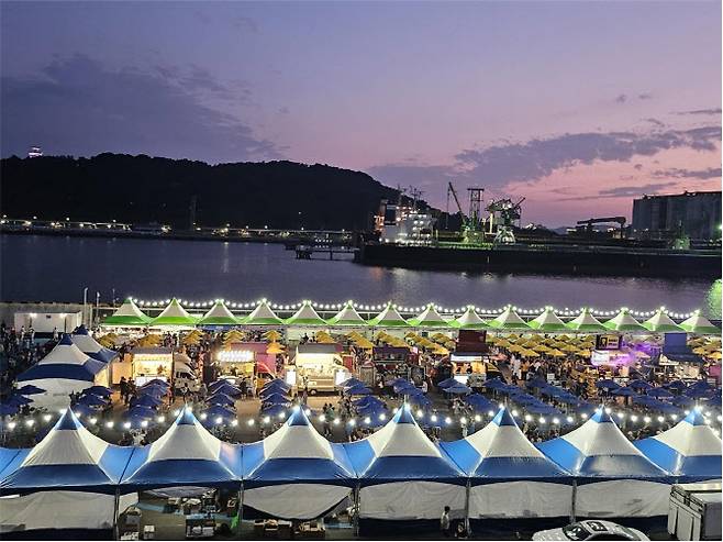 2024년 상상플랫폼 광장에서 열린 야시장 모습. (사진 = 인천시 제공)