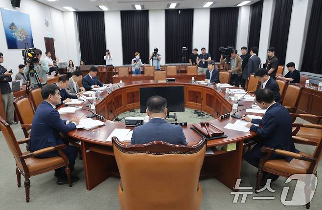 12일 오전 서울 여의도 국회에서 이종석 국정원장 인사청문회에 대한 안건 처리를 위한 정보위원회 전체회의가 열리고 있다.(공동취재) 2025.6.12/뉴스1 ⓒ News1 이광호 기자