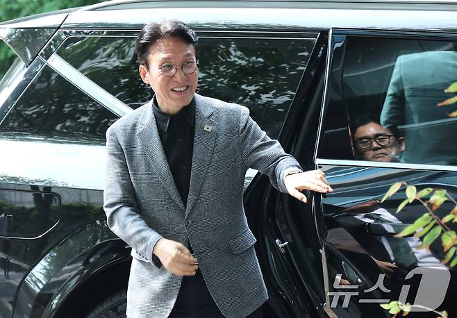 김민석 국무총리 후보자가 18일 오전 서울 종로구 통의동 금융감독원 연수원에 마련된 인사청문회 준비 사무실로 출근을 하고 있다. 2025.6.18/뉴스1 ⓒ News1 임세영 기자