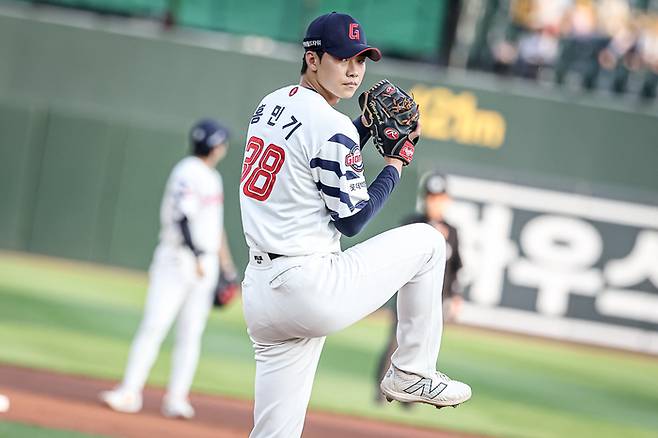 홍민기가 18일 사직 한화전에서 호투하고 있다. 사진 | 롯데 자이언츠