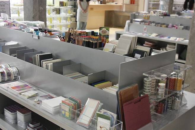 그리팅 라운지 바로 맞은 편 '스테이셔너리 존'에는 29CM의 효자 카테고리로 떠오른 문구류가 한가득 모여 있었다. ⓒ데일리안 남가희 기자