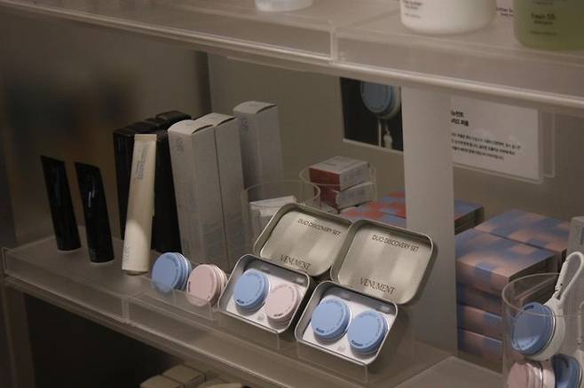 뷰티존도 마련됐다. 가수 제니가 사용하는 바디로션으로 알려진 플르부아의 제품을 비롯해 '버터밤 키링 세트'로 주목 받은 베뉴먼트의 제품 등이 자리하고 있었다.ⓒ데일리안 남가희 기자