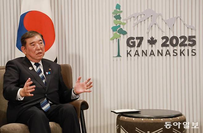 이시바 시게루 총리가 17일(현지시간) 캐나다 앨버타주 카나나스키스 주요 7개국(G7) 정상회의장에서 이재명 대통령과 가진  한일 정상회담에서 모두발언을 하고 있다. 카나나스키스=송은석 기자 silverstone@donga.com