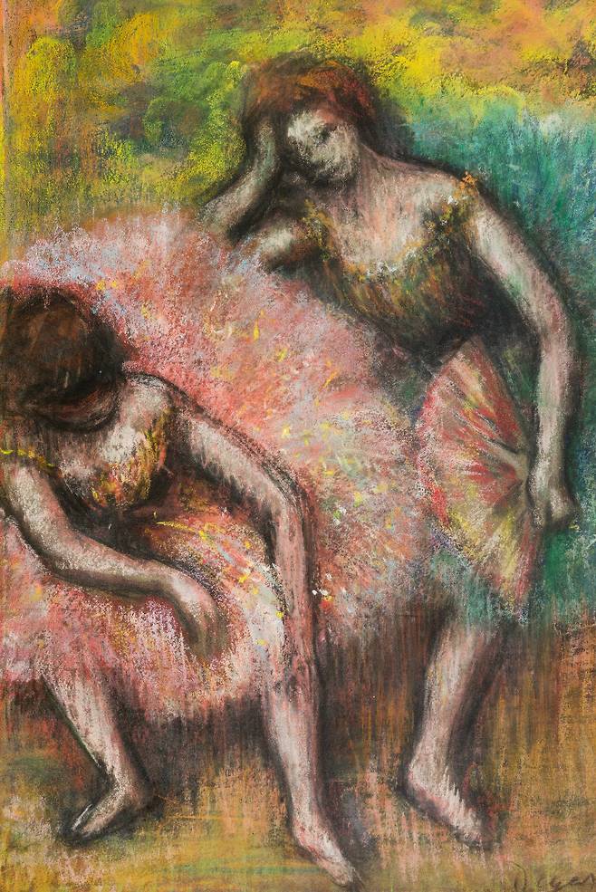 에드가 드가 ‘두 명의 무희들’. 왼쪽에 있는 발레리나의 일부를 일부러 그리지 않아 보이는 것보다 더 넓은 배경을 상상하게 만들었다.  Edgar Degas, Two dancers, pastel on paper, 1898, 50 x 35 cmJohannesburg Art Gallery, Johannesburg