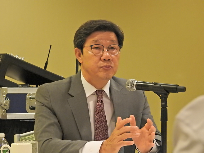 노연홍 한국제약바이오협회장이 17일(현지시간) 미국 메사추세츠주 씨포트호텔보스턴에서 열린 기자간담회에서 발언했다.(사진=바이오USA공동취재단)