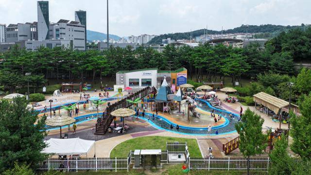 경기 성남시 분당구 삼평동 화랑공원 내 물놀이장. 성남시 제공
