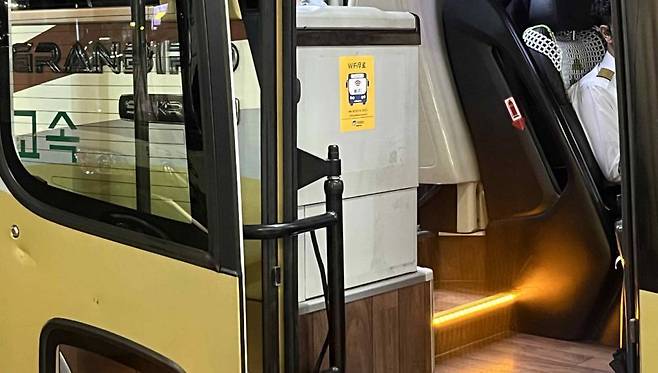 고속버스 와이파이 서비스는 무료로 이용할 수 있으나 보안 측면에서는 주의가 필요하다 / 출처=IT동아