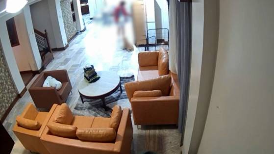 성매수남들의 개인정보를 수집한 불법 애플리케이션(앱)을 성매매업소 업주들에게 유통한 A씨 등은 번 돈으로 호화생활을 했다. 경기남부경찰청