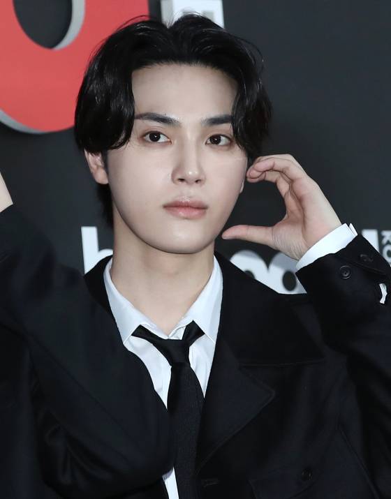 더보이즈 주학년이 지난해 8월 27일 서울 중구 신라호텔 영빈관에서 열린 ‘빌보드 케이 파워 100(Billboard K POWER 100)’ 행사에 참석해 포즈를 취하고 있다. 뉴스1