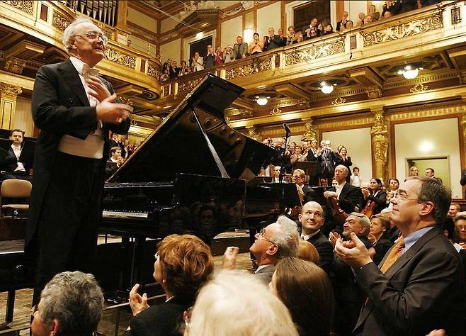 2008년 12월 18일, 비엔나 무지크페라인 골든홀에서 공연한 알프레드 브렌델 / 사진출처. 워싱턴 포스트