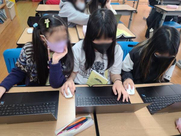인천의 학생들이 노트북을 활용해 코딩 수업을 하고 있다. 기사와 직접적인 관련 없음. 경기일보DB
