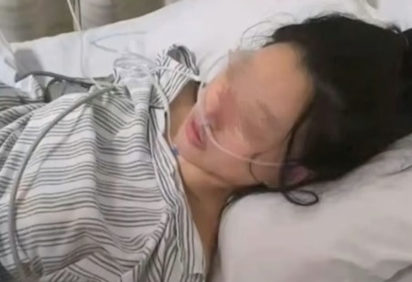 중국에서 한 여성이 낯선 사람으로부터 수차례 칼로 찔렸지만 가슴 임플란트 덕분에 기적적으로 살아났다. [사진출처 = SCMP]