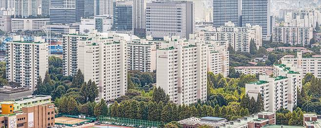 서울 지하철 9호선 선유도역 8번 출구에서 나와 20여분 걸으면 목동신시가지6단지가 등장한다. (윤관식 기자)