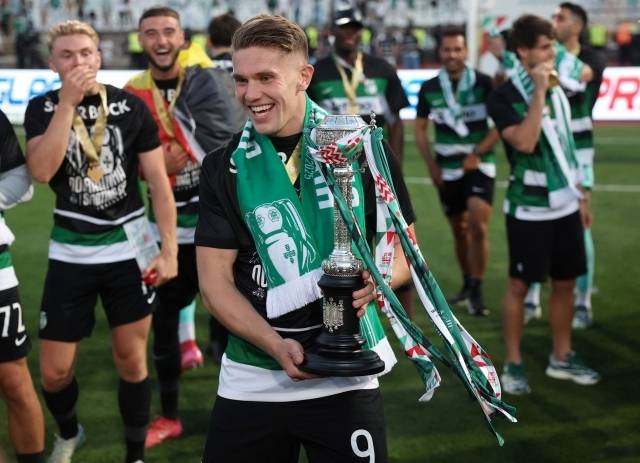 요케레스의 상황은 점점 좋지 않다. 지상 최고의 공격수라는 평가를 받고 있으나 스포르팅의 이기심에 큰 상처를 받았다. 그는 8500만 파운드의 바이아웃 조항이 있으나 올 여름 5900만 파운드의 이적료에 떠날 수 있는 ‘신사협정’이 존재한 것으로 알려졌다. 사진=AFP=연합뉴스