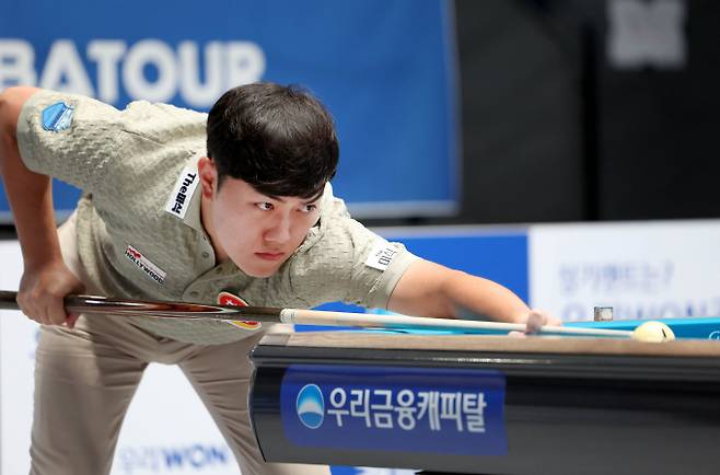 아마추어 세계랭킹 1위 출신 김준태가 PBA 데뷔전에서 정경섭에 석패했다. 사진은 지난 17일 경기 고양 킨텍스 PBA스타디움에서 열린 우리금융캐피탈 PBA-LPBA 챔피언십 2025 PBA 128강에 나선 김준태의 모습. /사진=프로당구협회(PBA) 제공