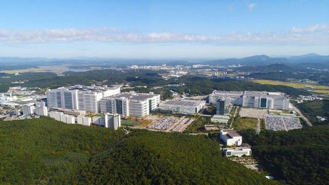 LG 디스플레이 파주사업장 전경. 경기도청 제공