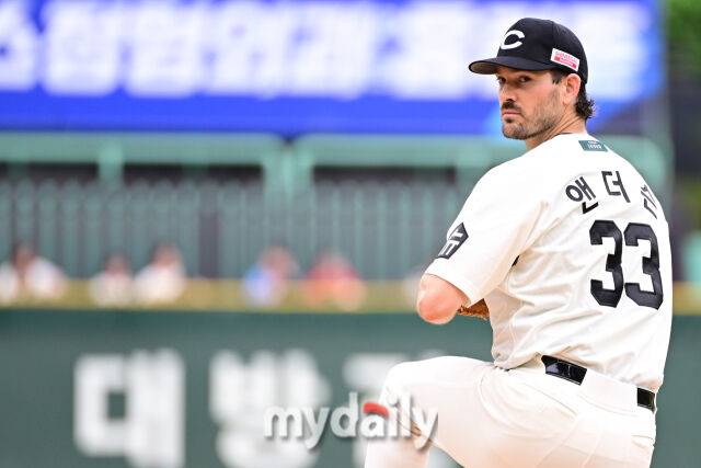 15일 오후 인천SSG랜더스필드에서 진행된 '2025 프로야구 KBO리그' 롯데-SSG의 경기. SSG 선발 앤더슨이 투구룰 하고 있다./마이데일리