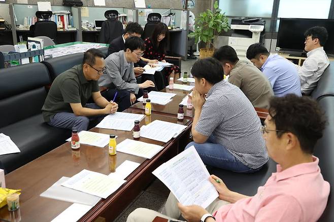 [대전=뉴시스] 강성민 조달청 구매사업국장이 18일 정부대전청사 기자실에서 물품구매분야 행정규칙 개정에 대한 브리핑을 하고 있다.(사진=조달청 제공) *재판매 및 DB 금지