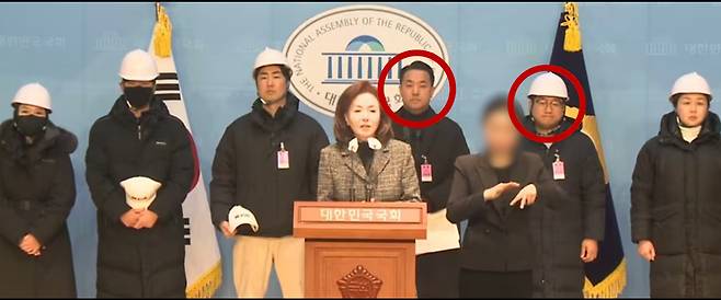 김민전 국민의힘 의원은 2025년 1월 9일, 국회 소통관에서 '백골단'을 소개하는 기자회견을 열었다. 빨간 동그라미로 표시된 김정현 트루스코리아 공동대표(왼쪽)와 김인성 우남네트워크 사무총장(오른쪽)의 모습.