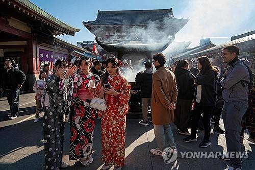 일본 도쿄 센소지 관광객 [AFP 연합뉴스 자료사진]