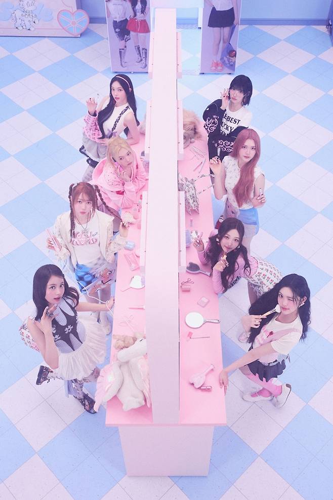 올해 2월 데뷔한 하츠투하츠는 4개월 만에 컴백했다. SM엔터테인먼트 제공