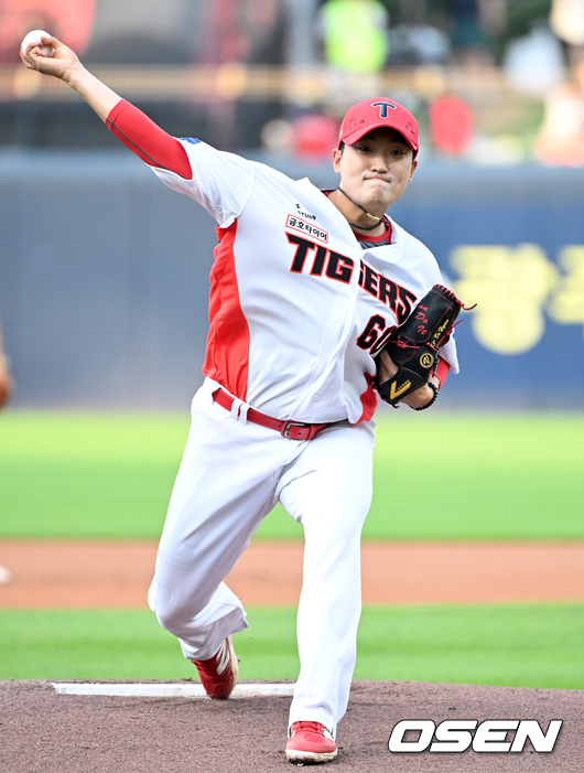 [OSEN=광주, 이대선 기자] 17일 오후 광주-기아 챔피언스필드에서 2025 신한 SOL Bank KBO리그 KIA 타이거즈와 KT 위즈의 경기가 열렸다.KIA는 김도현, KT는 헤이수스를 선발 투수로 내세웠다.1회초 무사에서 KIA 선발투수 김도현이 역투하고 있다. 2025.06.17 /sunday@osen.co.kr