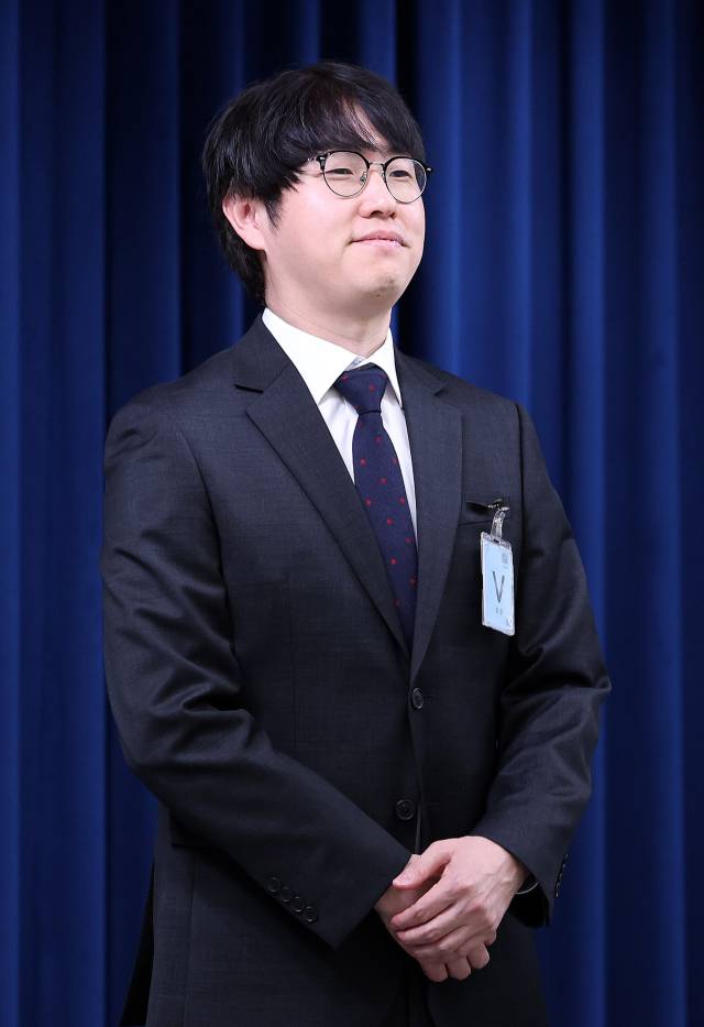 15일 서울 용산구 대통령실 청사에서 열린 인선 관련 브리핑에서 AI 미래기획수석에 임명된 하정우 네이버AI혁신센터장이 참석하고 있다. 2025.6.15/뉴스1