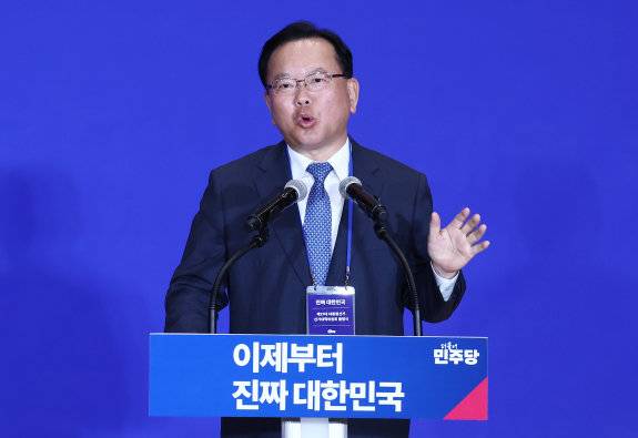 김부겸 전 국무총리가 4월 30일 서울 여의도 국회 의원회관에서 열린 ‘제21대 대통령선거 더불어민주당 중앙선거대책위원회 출범식’에서 인사말을 하고 있다. 뉴스1