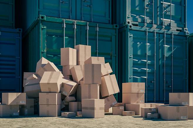 관세청은 '통관고유번호 및 해외 거래처 부호 등록·관리에 관한 고시'를 개정해 시행한다고 18일 밝혔다. 사진은 물류 화물 컨테이너 이미지 ⓒOGQ=연합뉴스